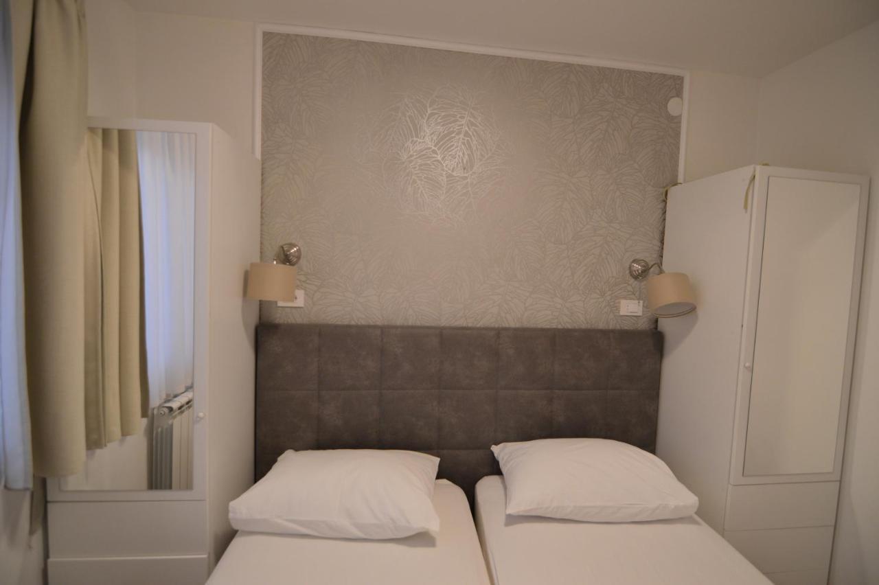 Apartments By The Sea Starigrad, Paklenica - 16421 외부 사진