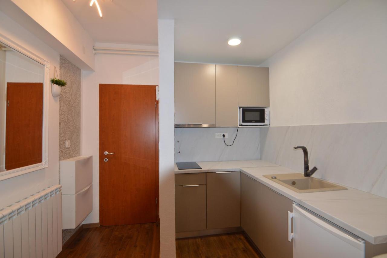 Apartments By The Sea Starigrad, Paklenica - 16421 외부 사진