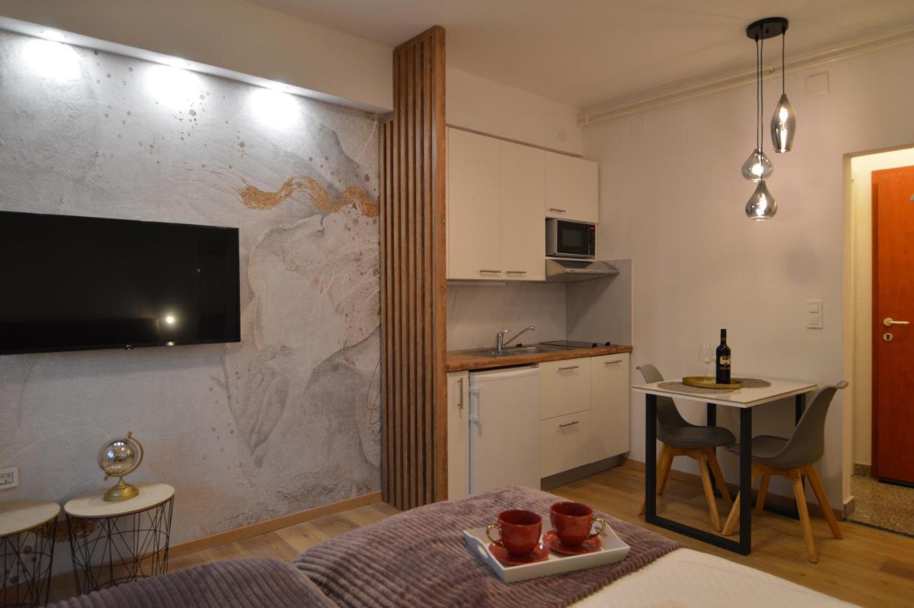 Apartments By The Sea Starigrad, Paklenica - 16421 외부 사진