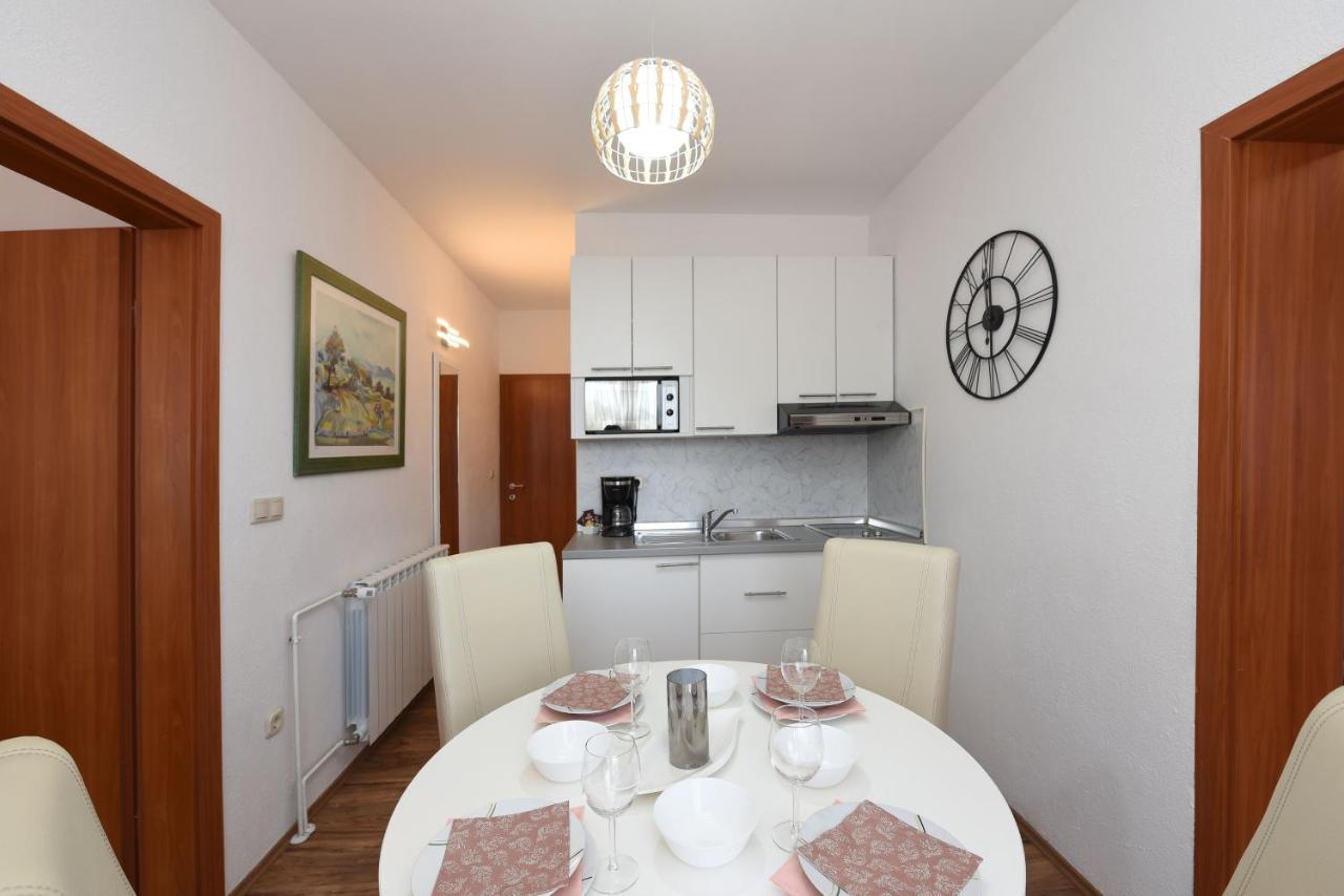 Apartments By The Sea Starigrad, Paklenica - 16421 외부 사진