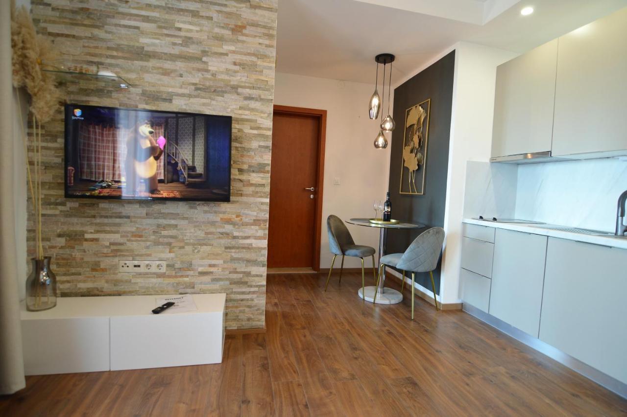 Apartments By The Sea Starigrad, Paklenica - 16421 외부 사진