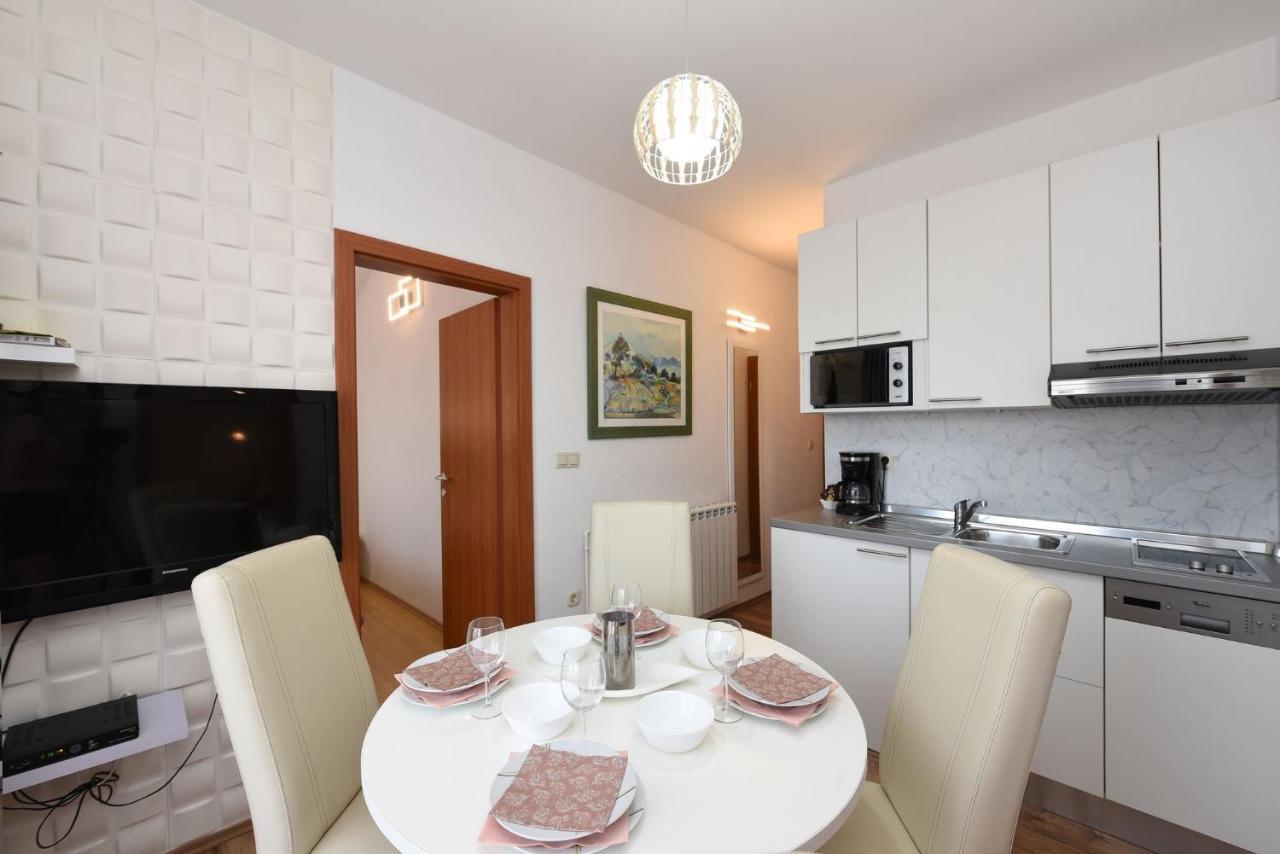 Apartments By The Sea Starigrad, Paklenica - 16421 외부 사진