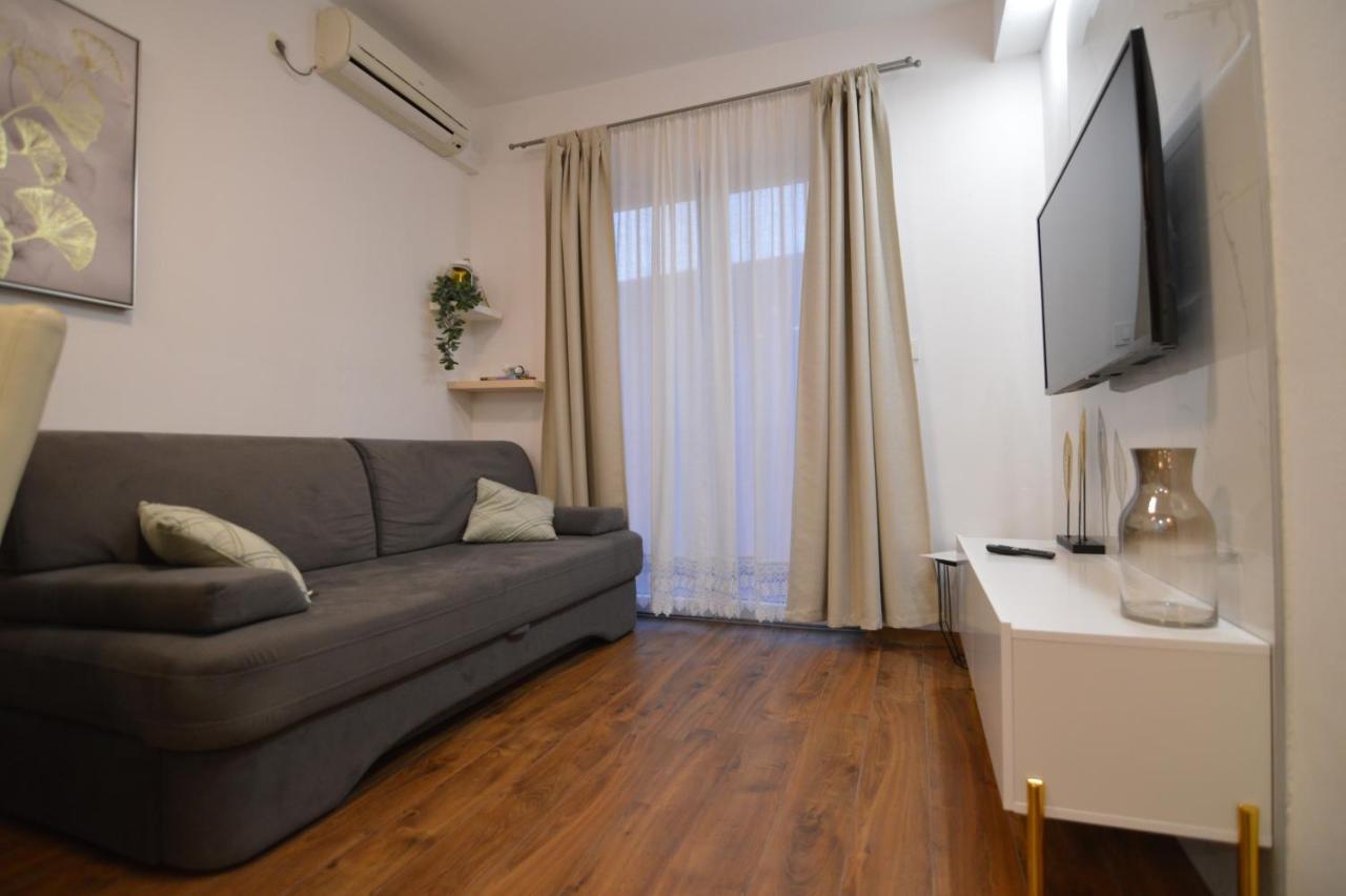 Apartments By The Sea Starigrad, Paklenica - 16421 외부 사진